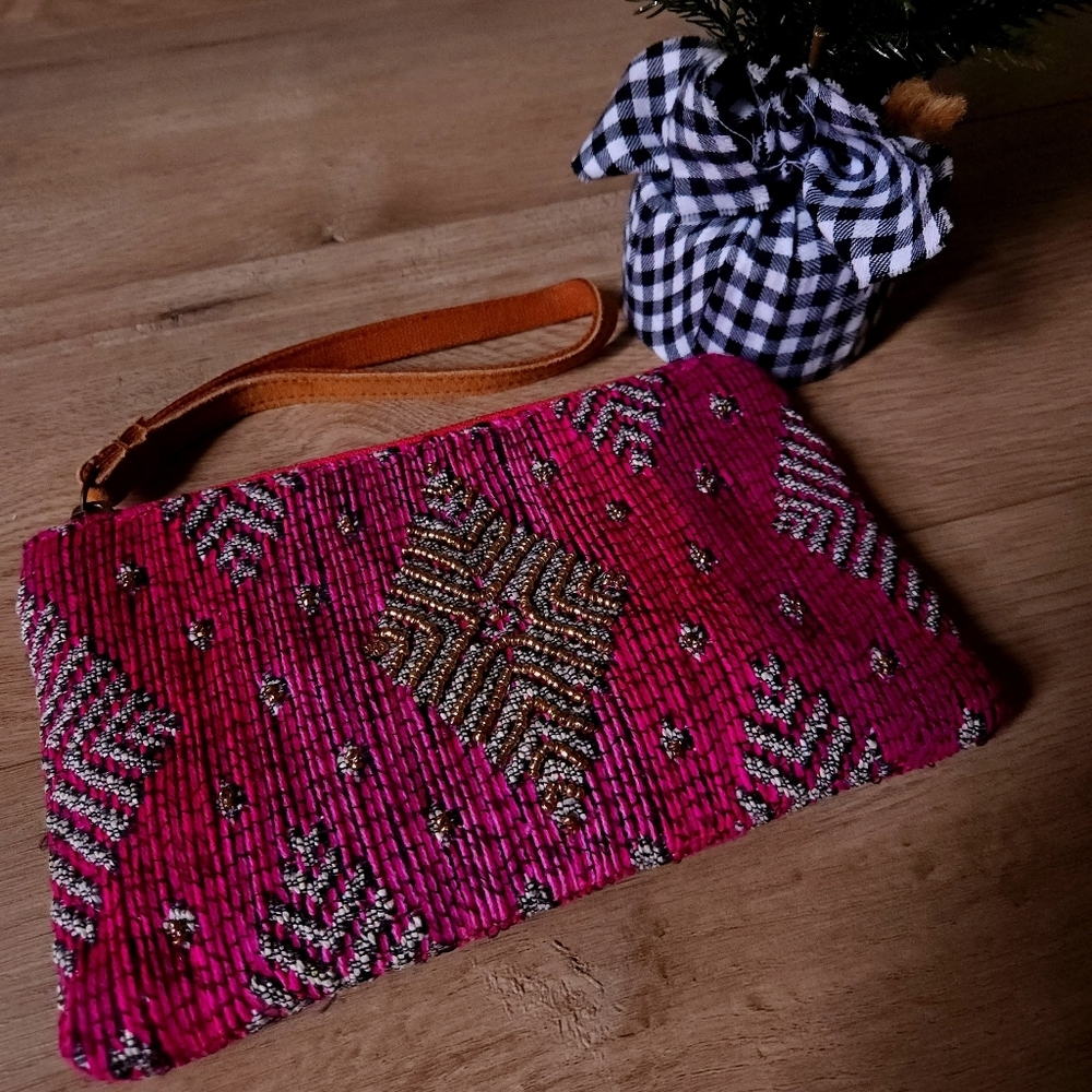 Macchia Di Ruggine Embellished Wristleys - Picture 3 of 7